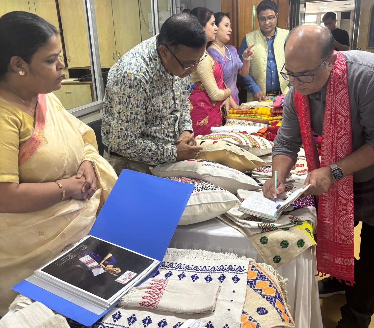 Image of  GaontoGlobal push for NE India's crafts! Reliance Retail & NMACC Mumbai teamed up with artisans (NA, NMC, Padma Shri awardees) in Guwahati, Kohima, Imphal, Agartala for the #SWADESH brand. A NERO, DC Handicrafts initiative!