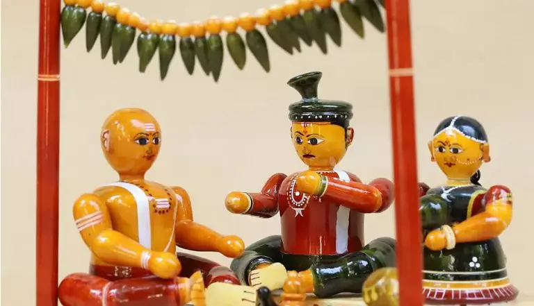 Etikoppaka lacquer toy detail 1